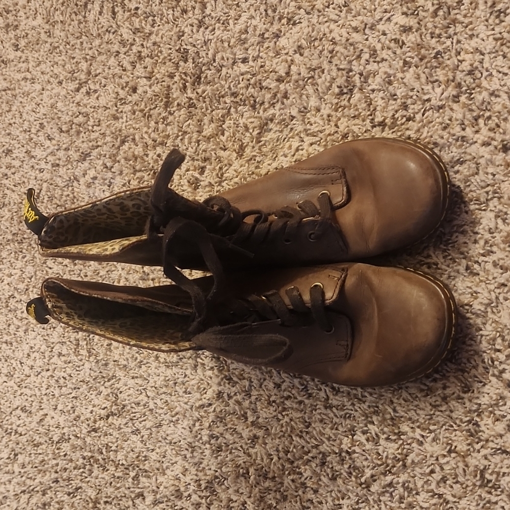 Doc Martens Stratford women's size 6